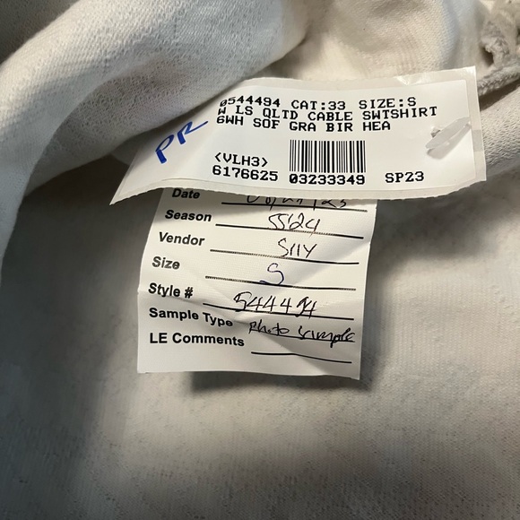 Lands' End/women’s NWT Light Gray Cable Sweatshirt Size S - Picture 6 of 6